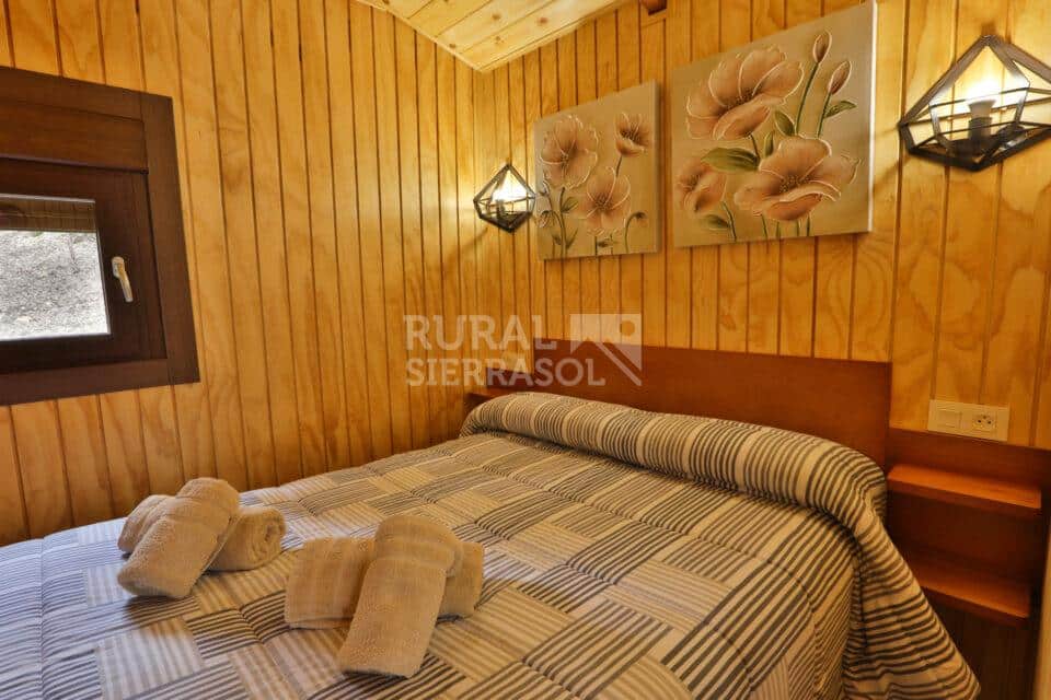 Cama de matrimonio de casa rural en Arroyo Frío (La Iruela, Jaén) referencia 4114