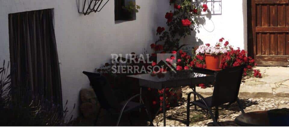 Mesa de porche de casa rural en Algarinejo (Granada) referencia 0120