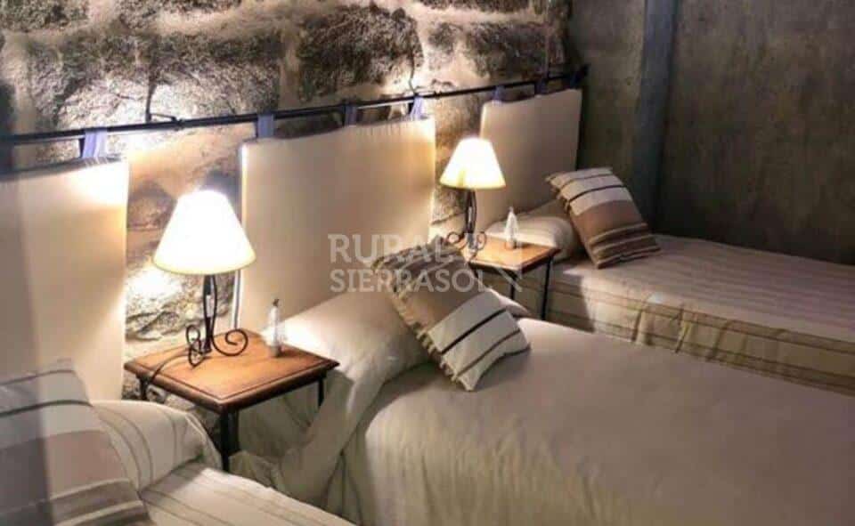 Tres camas de casa rural en Navaluenga (Ávila) referencia 4073