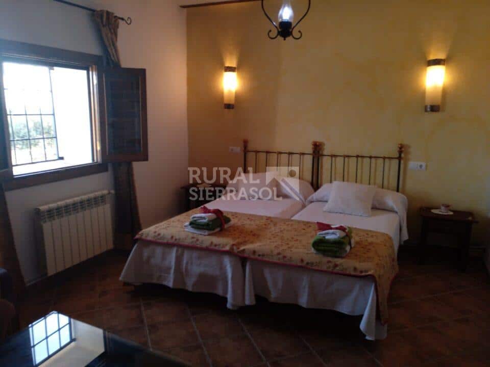 Camas individuales unidas de casa rural en Freila (Granada) referencia 0223