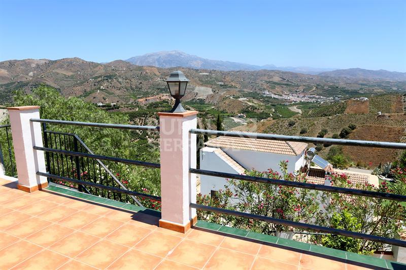 Vistas de casa rural en Cútar (Málaga) referencia 4126