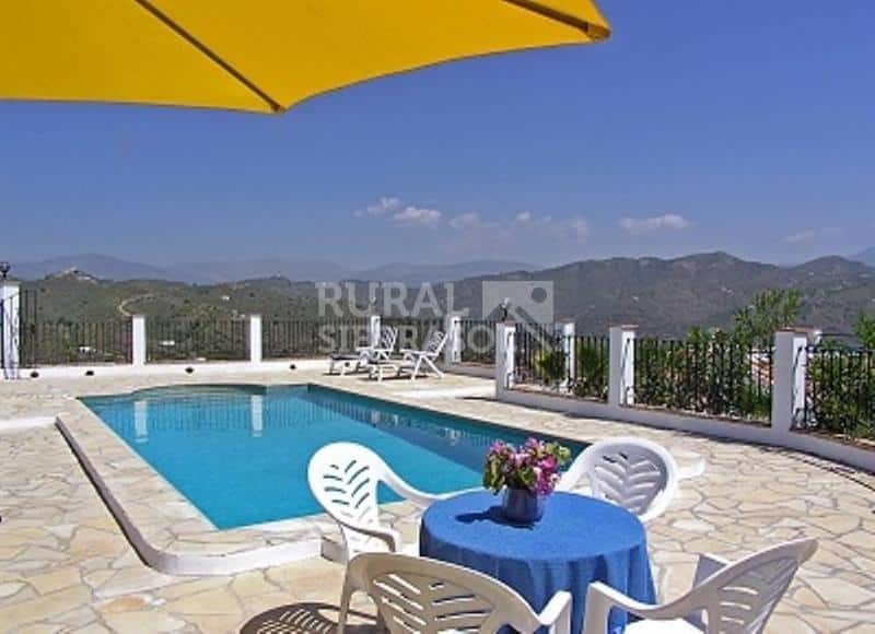 Mesa de piscina de casa rural en Cútar (Málaga) referencia 4126