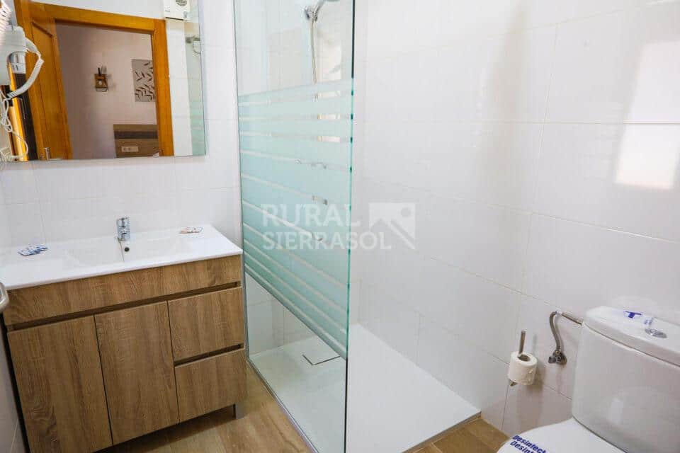 Ducha de casa rural en Arroyo Frío (La Iruela, Jaén) referencia 4124