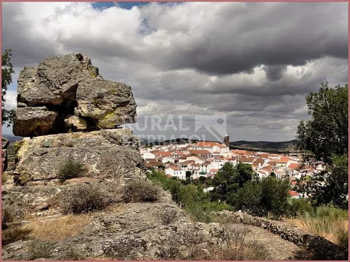 Vistas del pueblo de casa rural en Encinasola (Huelva) referencia 4128
