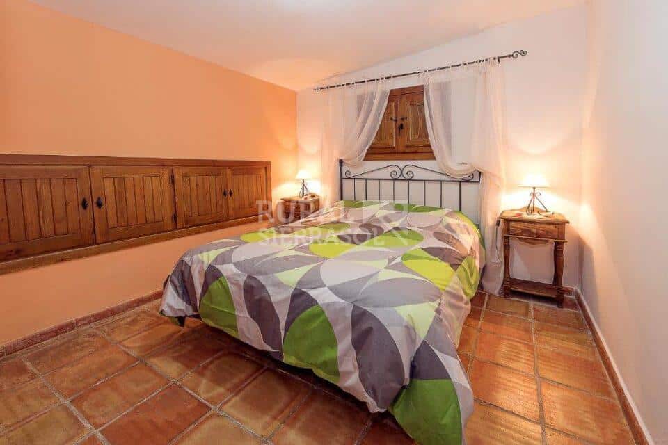 Confortable Casa Rural en Huétor de Santillán, con chimenea, calefacción y barbacoa - Imagen 6