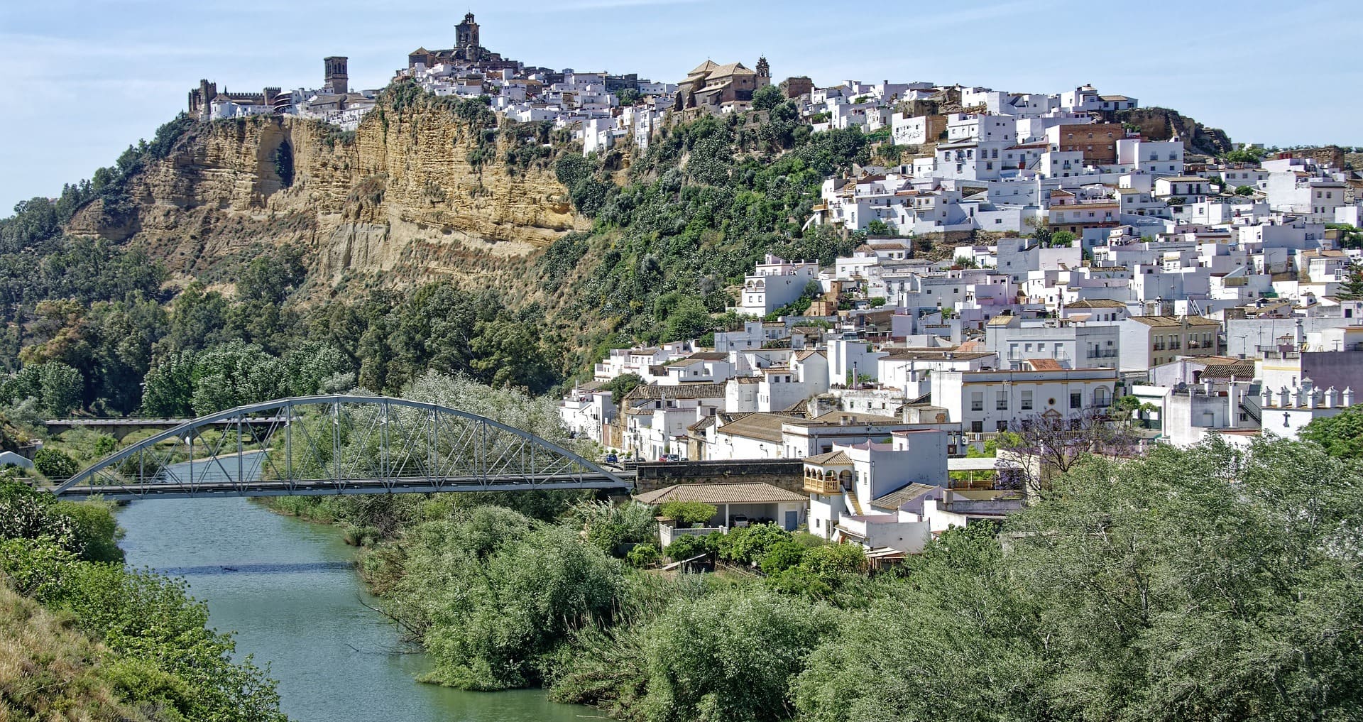 Vista del pueblo de Arcos de la Frontera, más atrás está su playa