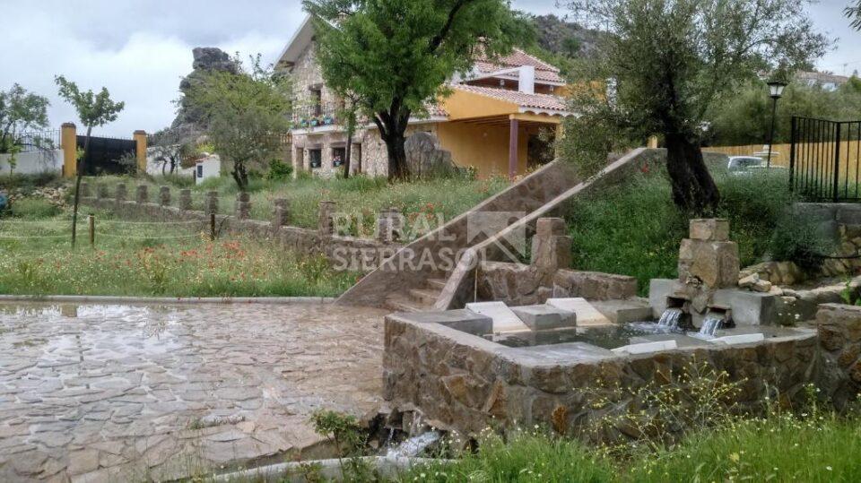 Fantástico Alojamiento Rural en Castril de la Peña con chimenea, barbacoa y wifi - Imagen 4