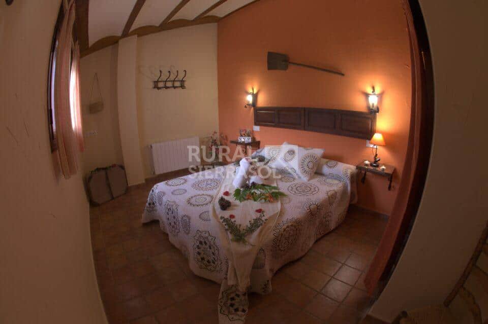 Magnífico alojamiento rural en Hinojares con piscina y bañera hidromasaje - Imagen 5