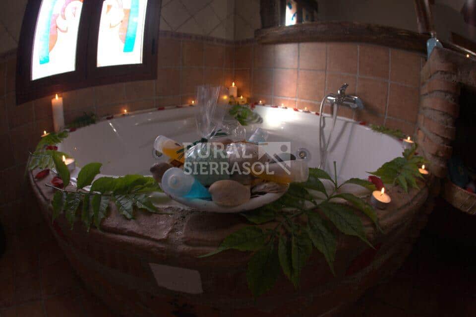 Magnífico alojamiento rural en Hinojares con piscina y bañera hidromasaje - Imagen 7