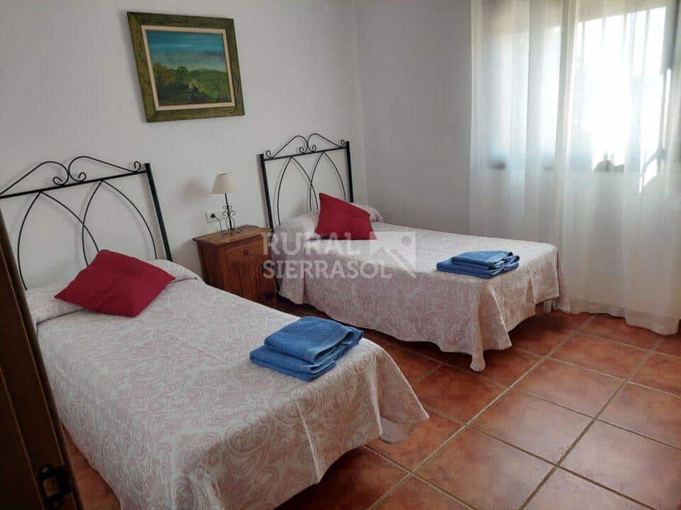 Casa Rural en Sedella, con piscina, barbacoa y bañera hidromasaje - Imagen 10