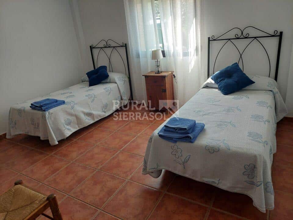 Casa Rural en Sedella, con piscina, barbacoa y bañera hidromasaje - Imagen 12