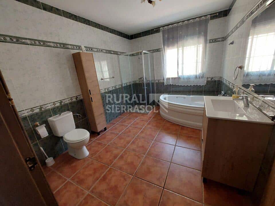 Casa Rural en Sedella, con piscina, barbacoa y bañera hidromasaje - Imagen 15