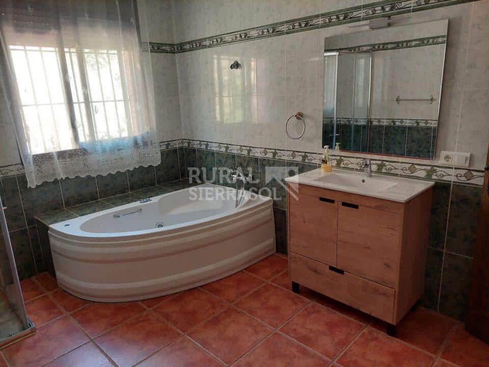 Casa Rural en Sedella, con piscina, barbacoa y bañera hidromasaje - Imagen 21