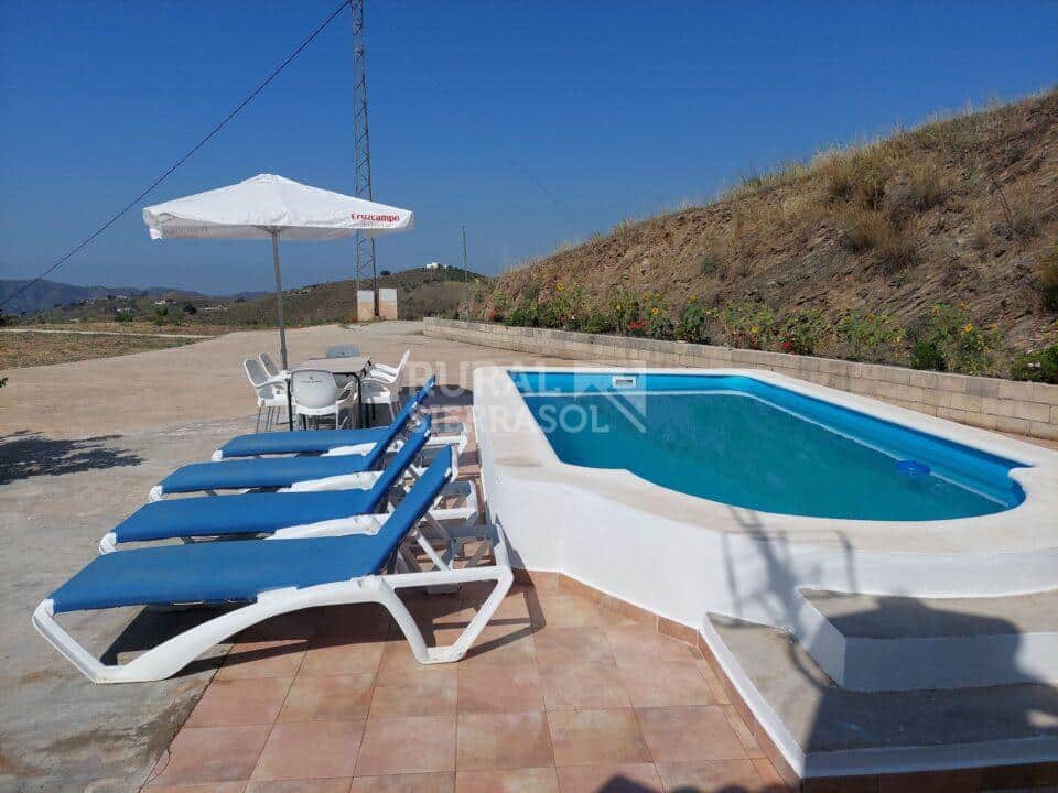 Casa Rural en Sedella, con piscina, barbacoa y bañera hidromasaje - Imagen 3