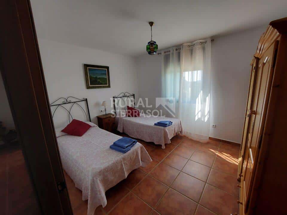 Casa Rural en Sedella, con piscina, barbacoa y bañera hidromasaje - Imagen 9
