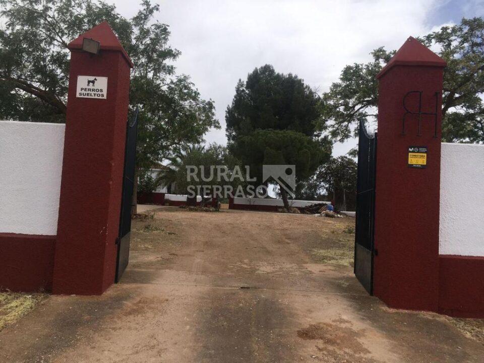 Entrada a finca de Casa rural en Teba (Málaga)-4137