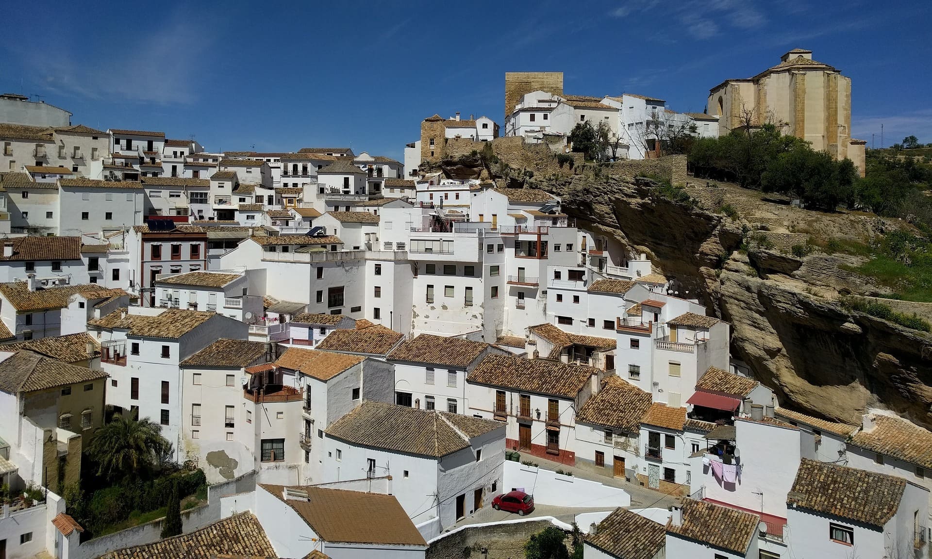 Vista del pueblo de Setenil de las Bodegas desde uno de sus miradores