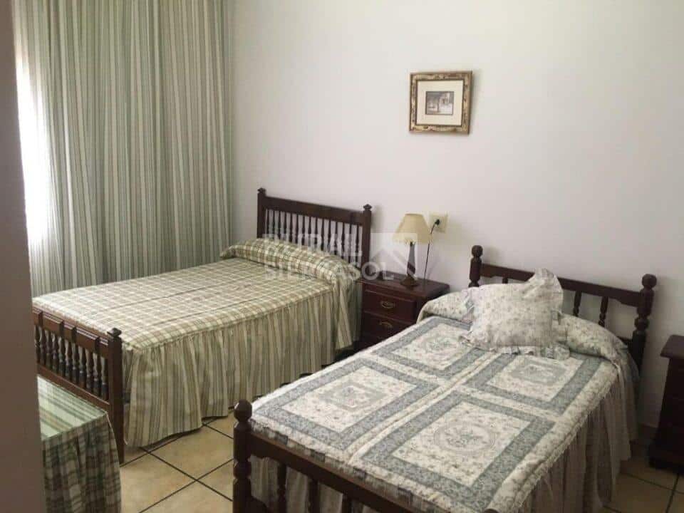 Dormitorio con dos camas individuales de Casa rural en Teba (Málaga)-4137