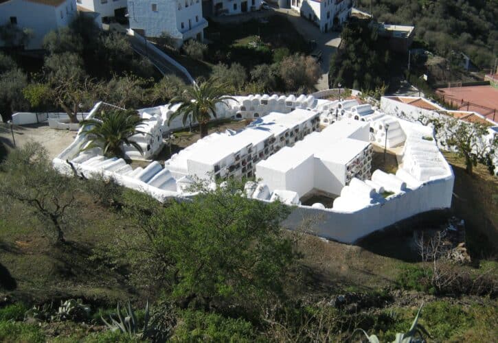 Cementerio de Sayalonga, un camposanto lleno de secretos