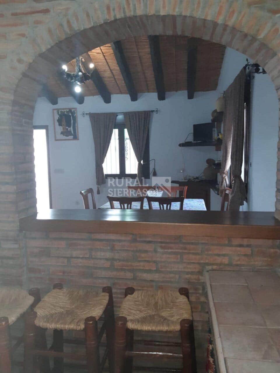 vistas del salón desde la cocina de Casa rural en Cómpeta (Málaga)-1280