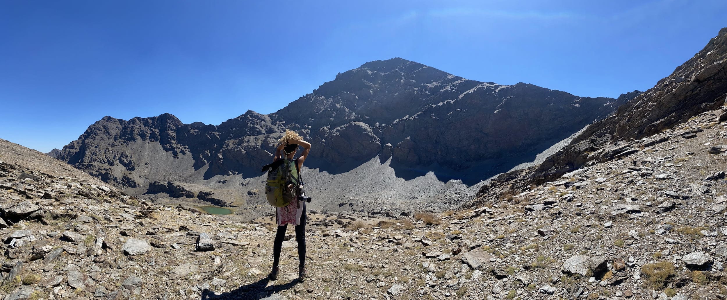 Ruta de senderismo por Sierra Nevada, practicando turismo activo