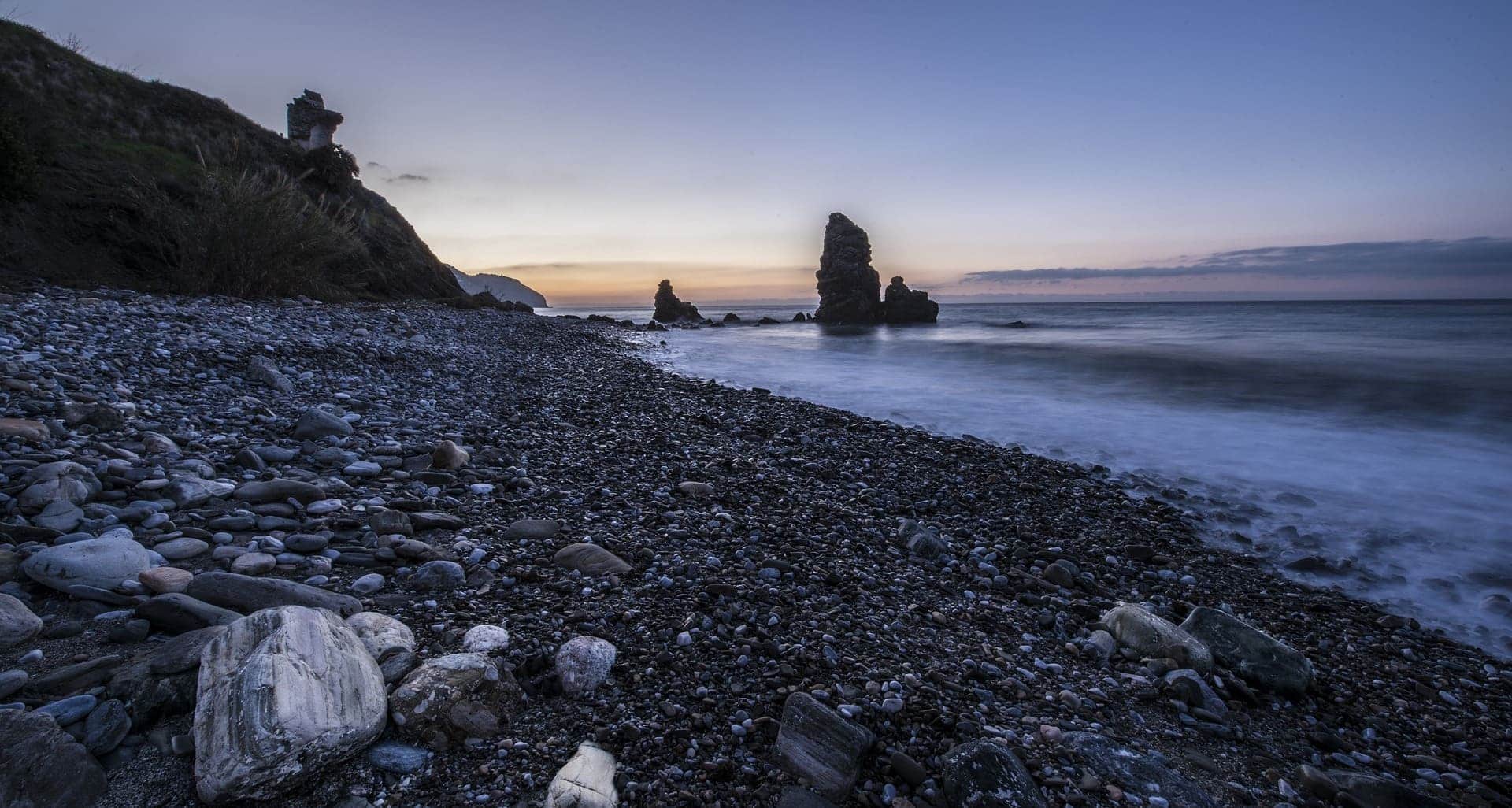 Amanecer desde una de las playas de Nerja