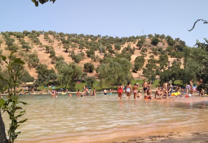 Playita de Zahara de la Sierra, en el Área Recreativa de Arroyomolinos