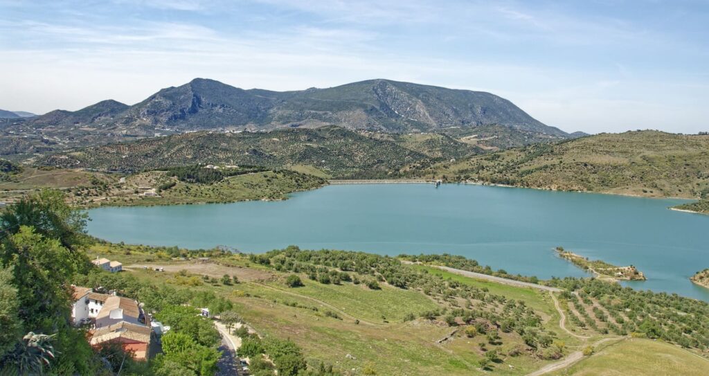 Vistas del Embalse de Zahara-El Gastor desde uno de los miradores de Zahara de la Sierra