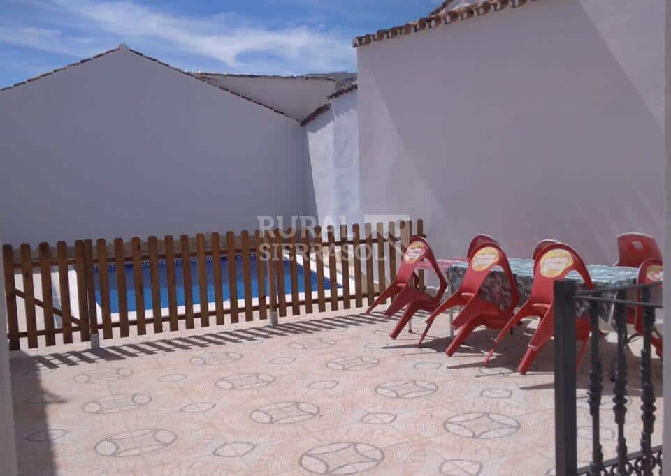 Piscina y terraza de Casa rural en Benaoján (Málaga)-4138