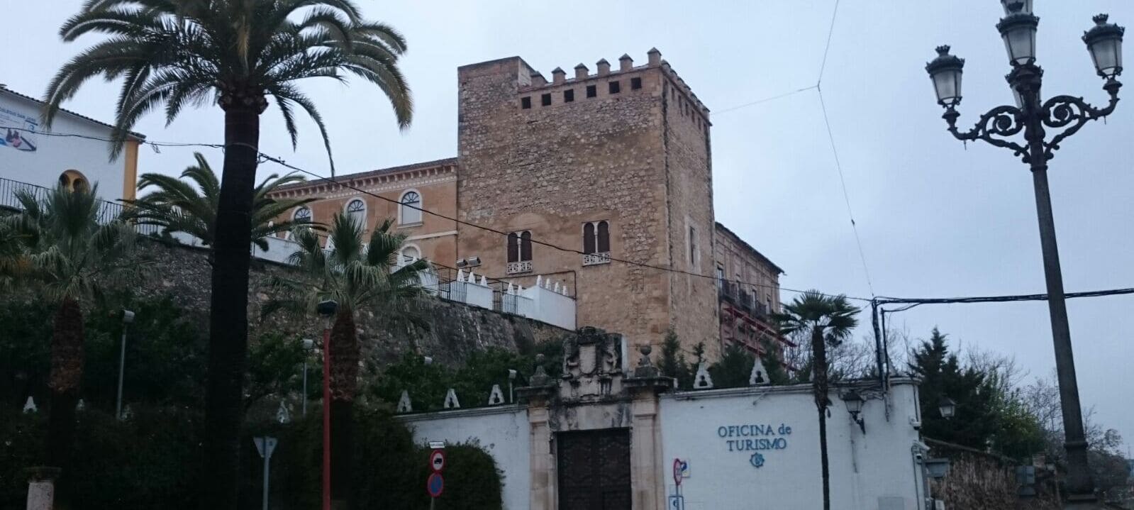 Castillo de Cabra, situado en su casco urbano, donde disfrutar del turismo activo en Cabra