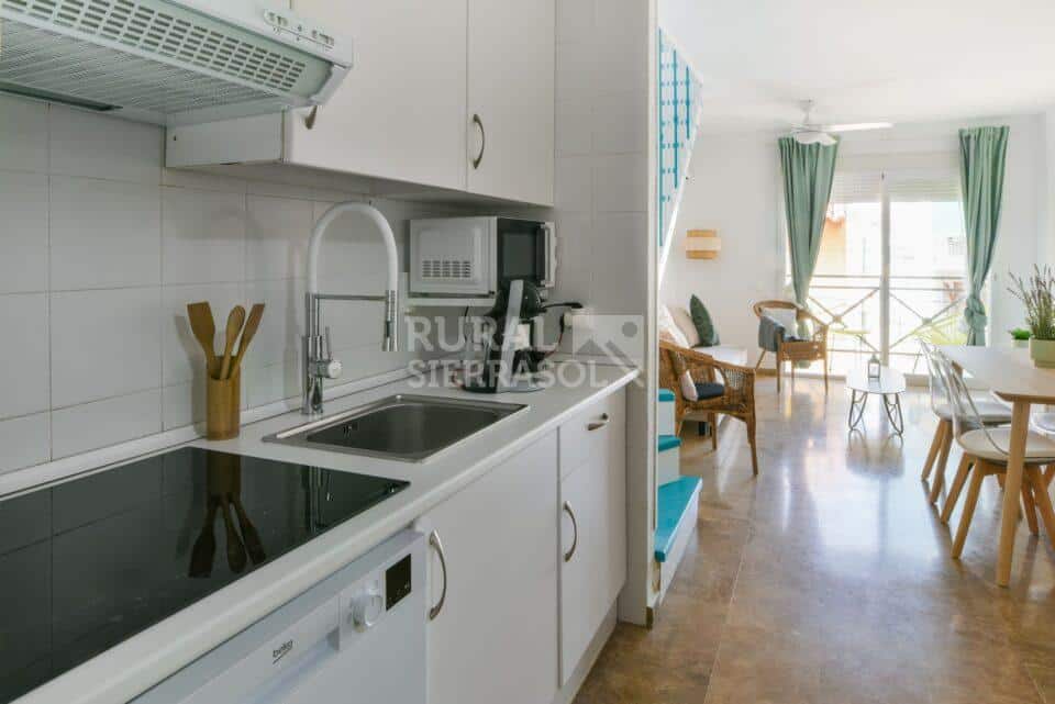 Cocina y salón de Apartamento turístico en Torremolinos (Málaga)-4142