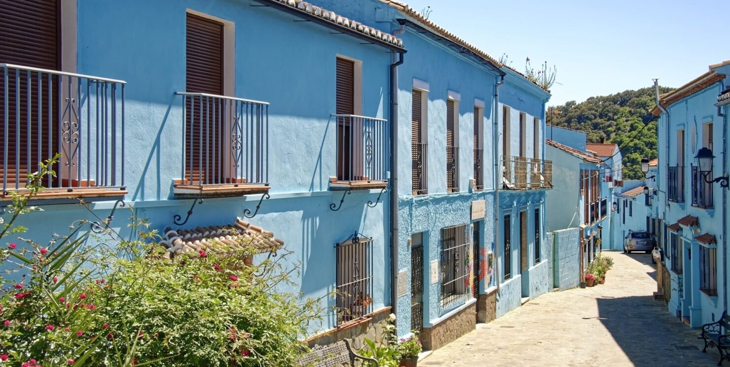Cómo se convirtió Júzcar en el pueblo pitufo