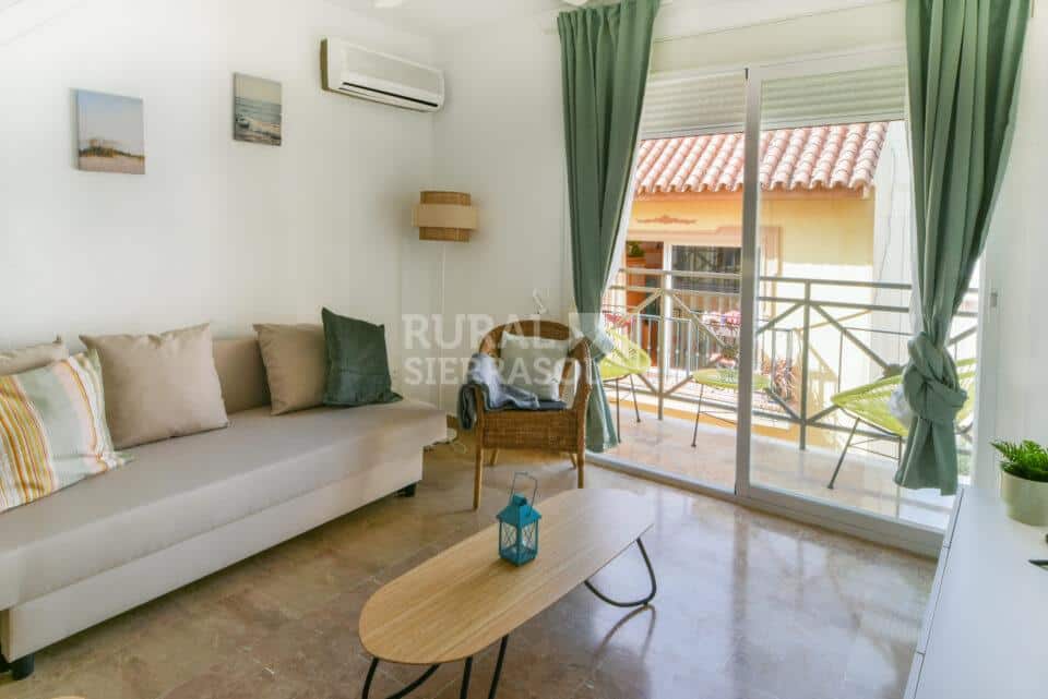 Salón y terraza de Apartamento turístico en Torremolinos (Málaga)-4142