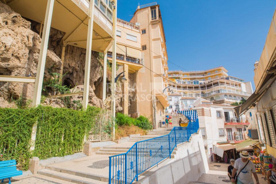 Calle con escaleras en Torremolinos (Málaga)-4142