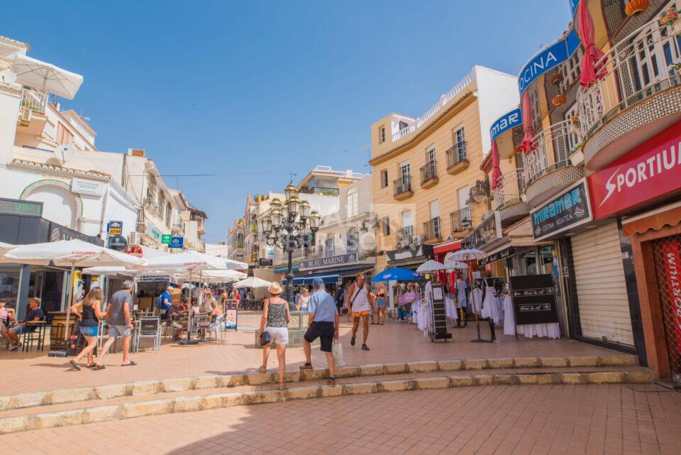 Calle comercial en Torremolinos (Málaga)-4142