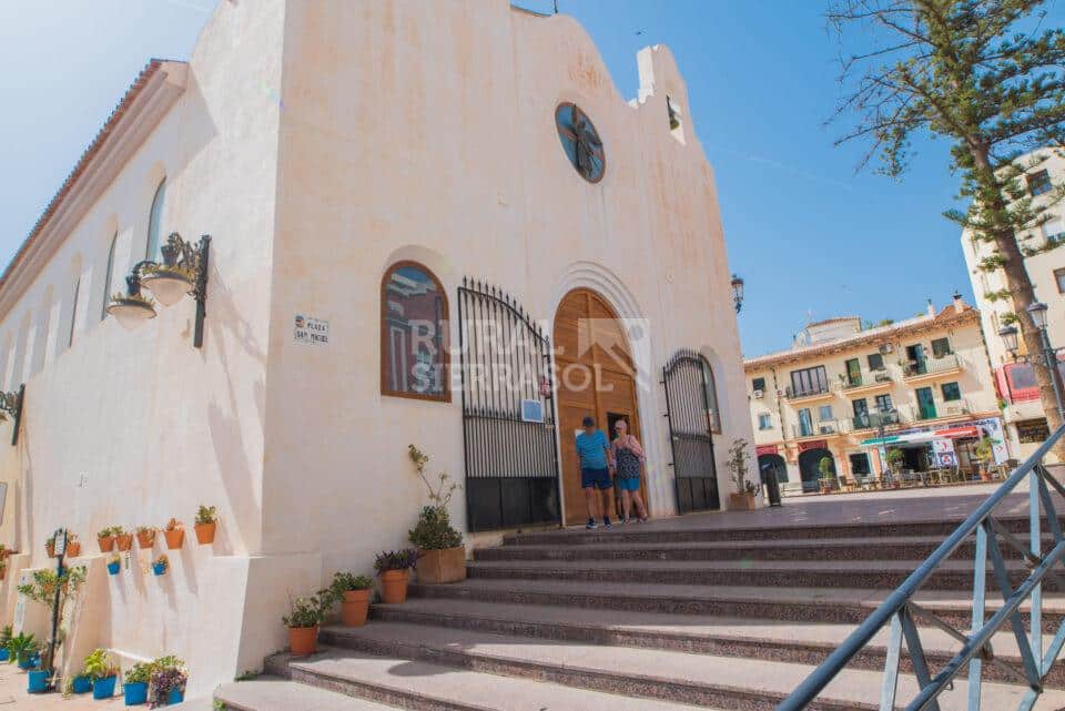 Fachada de iglesia en Torremolinos (Málaga)-4142
