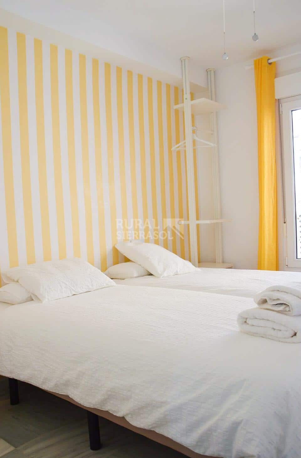 Habitación con dos camas individuales de Casa rural en Chilches - Vélez Málaga (Málaga)-4140
