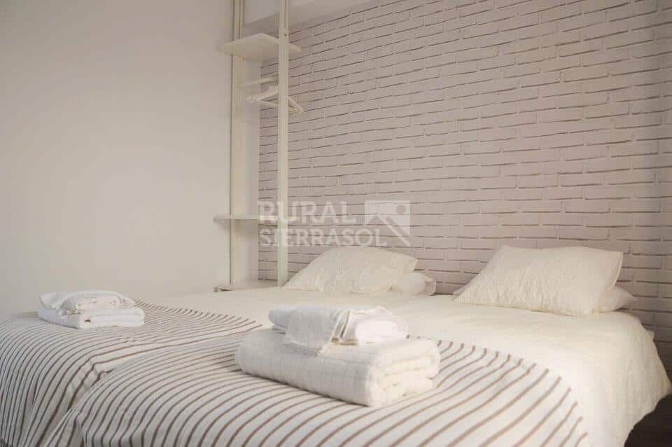 Dormitorio con dos camas individuales de Casa rural en Chilches - Vélez Málaga (Málaga)-4140