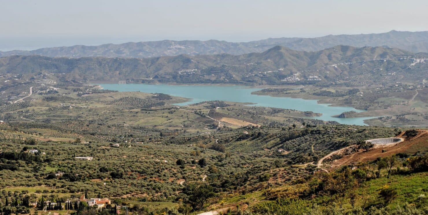 Pantano de La Viñuela, naturaleza y turismo activo