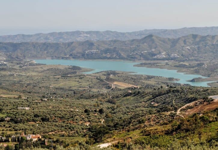 Pantano de La Viñuela, naturaleza y turismo activo