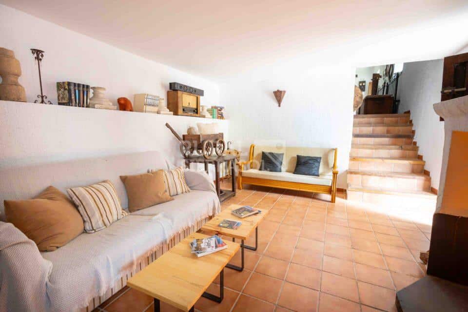 Salón y escalera de Casa rural en Chilluevar (Jaén)-2145