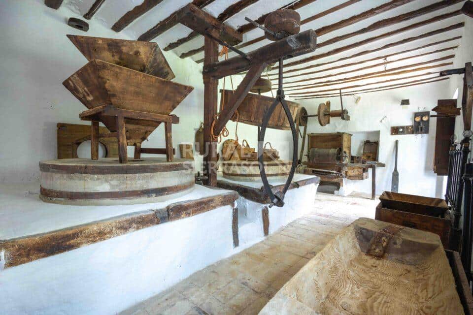 Utensilios de molino harinero de Casa rural en Chilluevar (Jaén)-2145