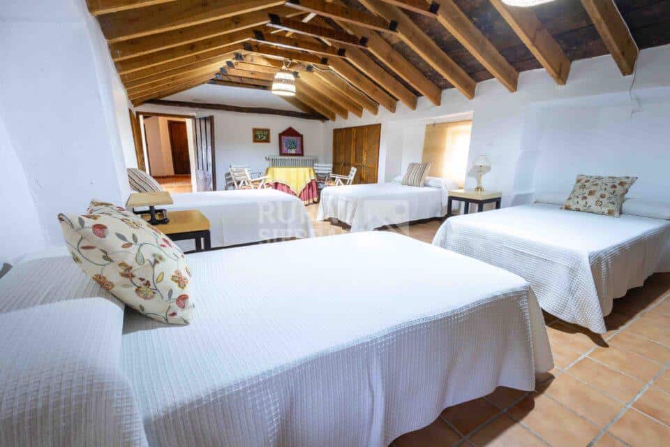 Habitación de 4 camas de Casa rural en Chilluevar (Jaén)-2145