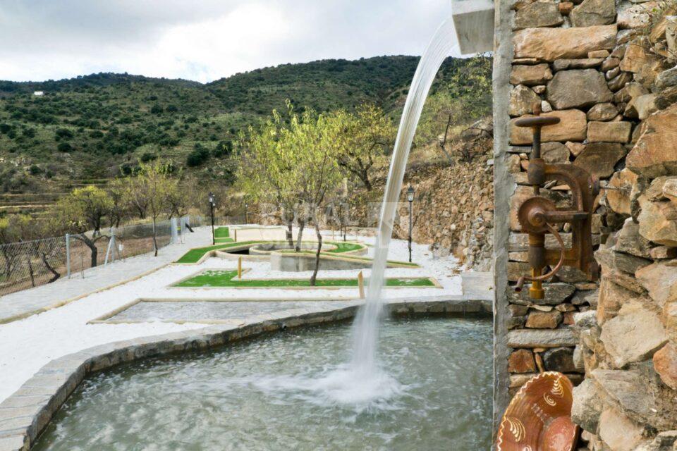 Fuente y minigolf de Casa rural en Laroya (Almería)-4144