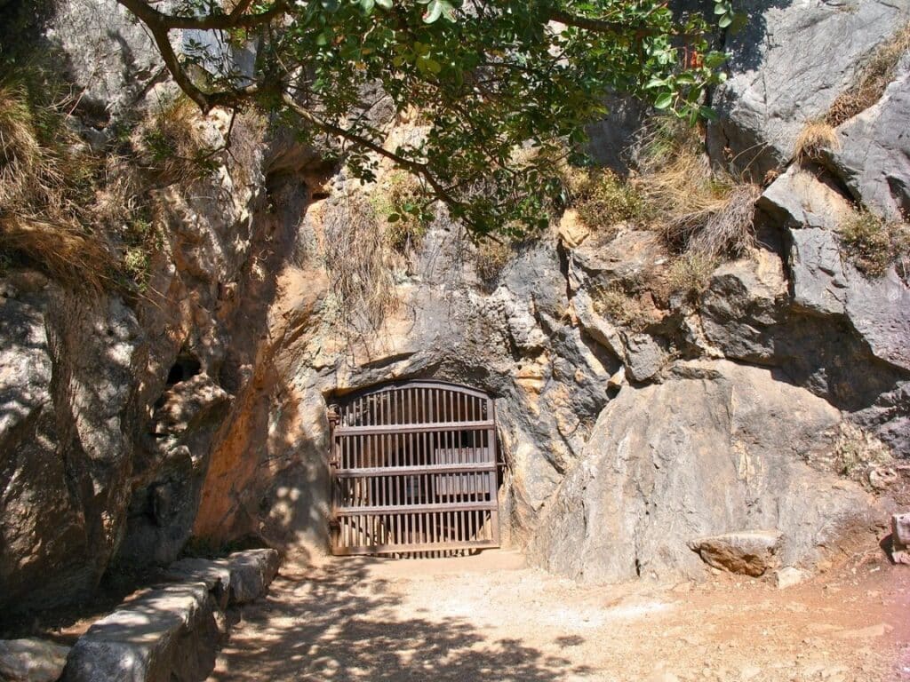 Entrada de Cueva de la Pileta - Rural Sierra Sol