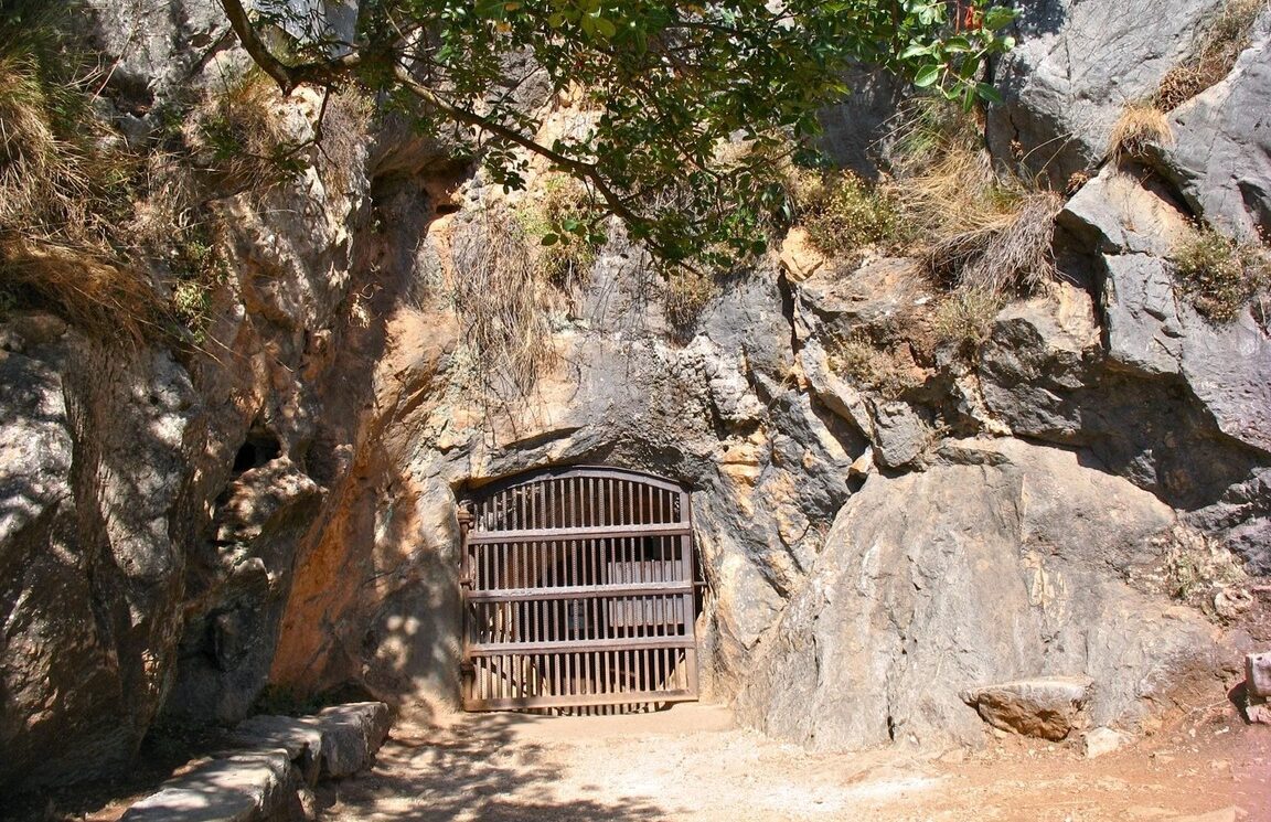 Cueva de La Pileta, perla pictórica del Paleolítico