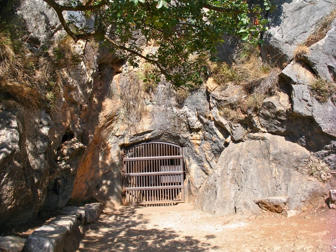 Entrada de Cueva de la Pileta - Rural Sierra Sol