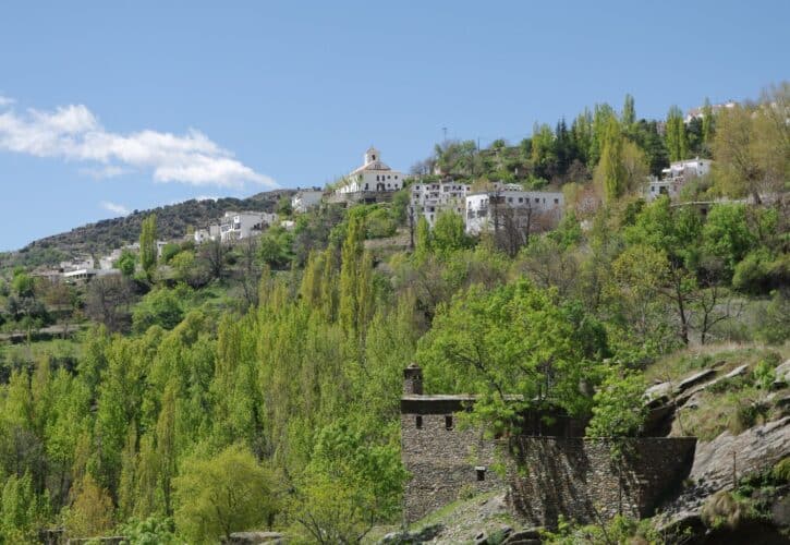 Alpujarra de la Sierra entre rutas, libros y sabores
