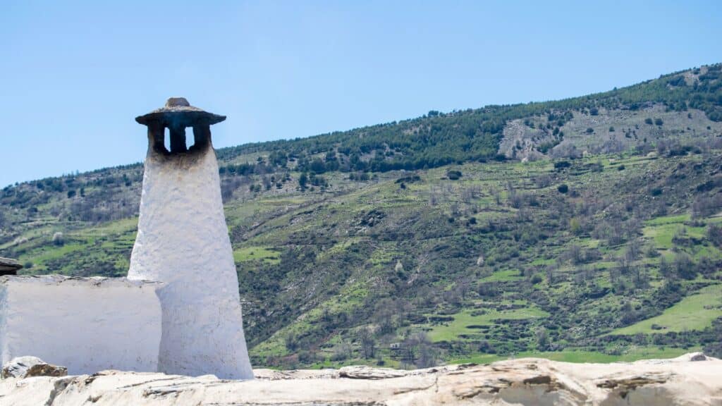 Chimenea en la Alpujarra Granadina