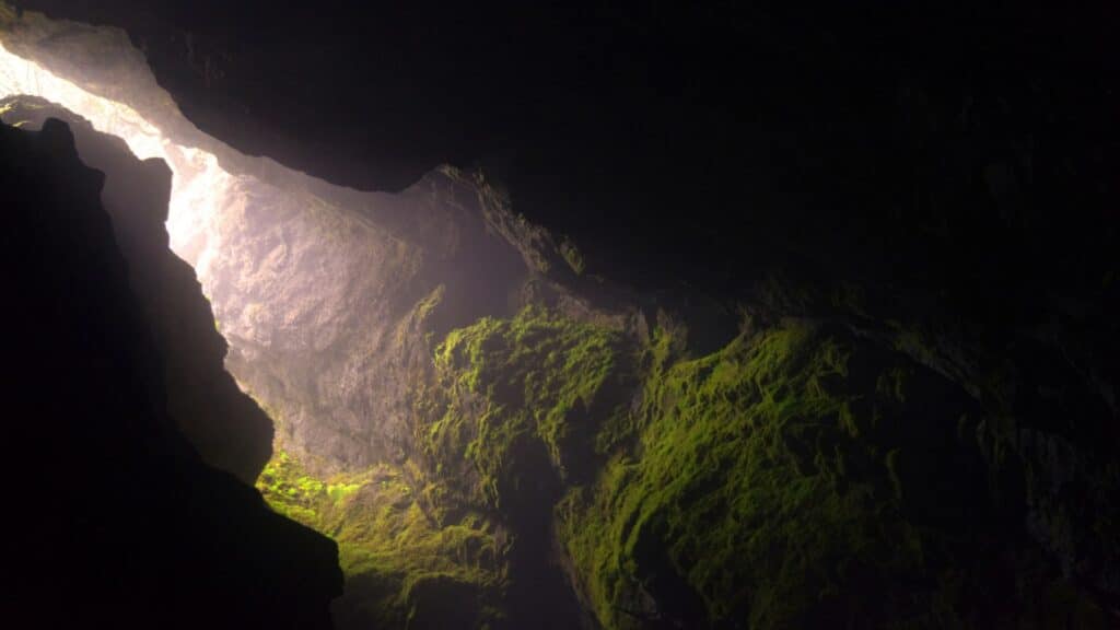 Entrada a una cueva-Rural Sierra Sol